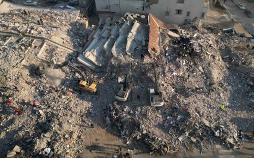 “21.5万人或被困废墟”“伊斯坦布尔70年内将有大震”