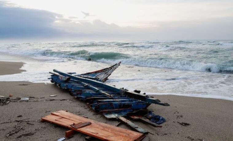 意大利南部移民船沉没事故死亡人数升至63人