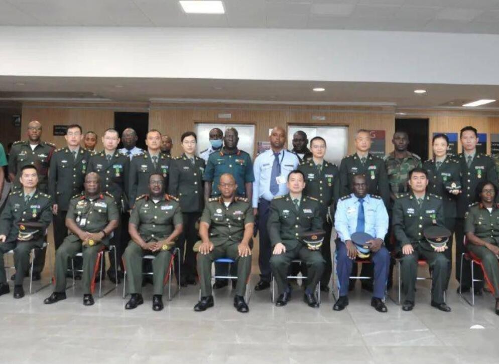 赞比亚国防部为中国援赞第25批军医组授勋