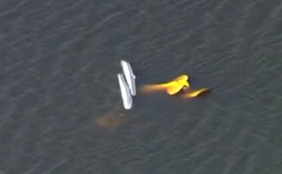 美国两架飞机相撞坠入湖中：至少1人死亡 飞