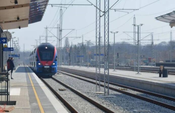 外交部发言人：匈塞铁路贝诺段开启了巴尔干地区高速铁路新时代