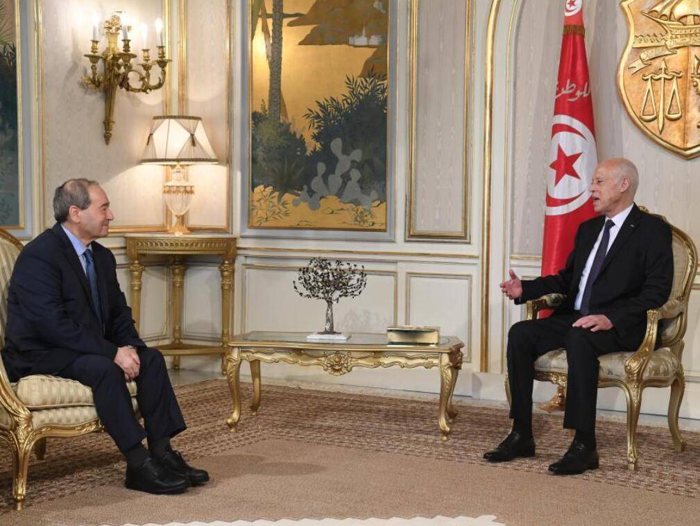 突尼斯总统表示坚定地希望恢复和叙利亚关系