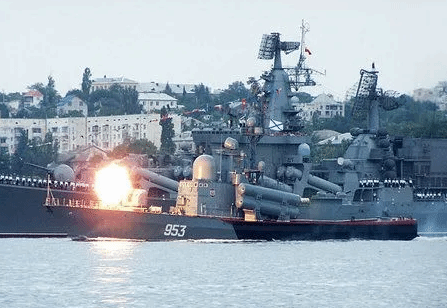 俄罗斯黑海舰队击退水面无人艇攻击