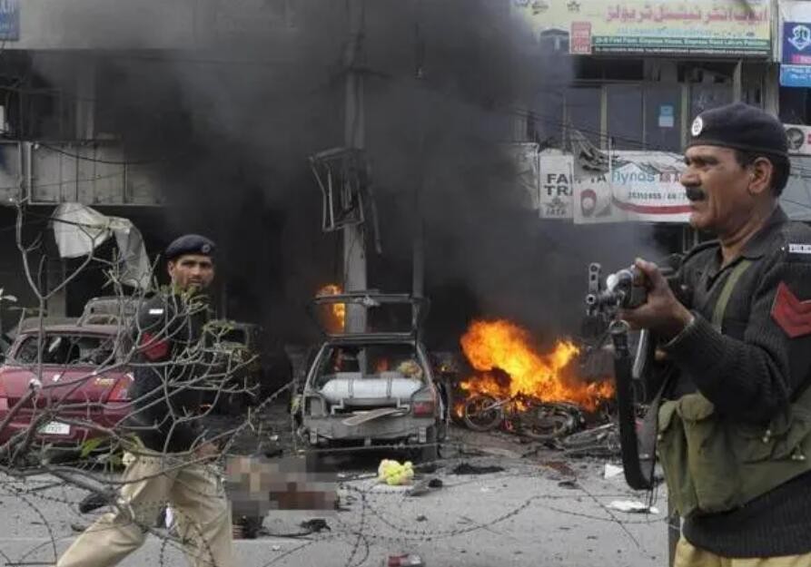 巴基斯坦西北部爆炸事件死亡人数升至17人