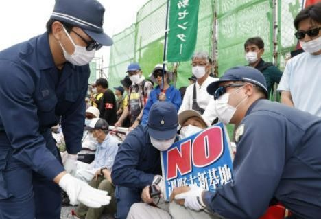 日媒：美军基地给日本带来沉重负担 冲绳民众接连抗议