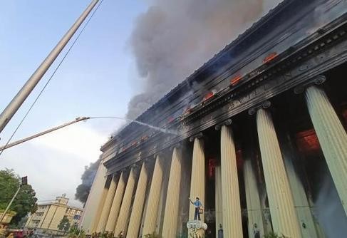 菲律宾马尼拉中央邮局大楼发生火灾已致5人受伤