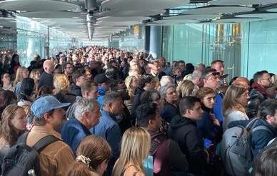 英国机场电子门故障导致大量入境旅客延误