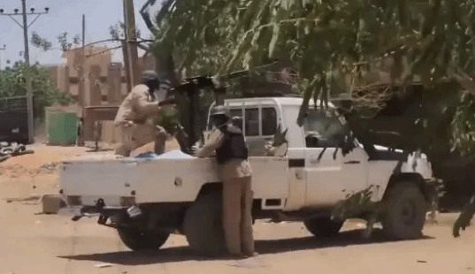 苏丹冲突双方在喀土穆和达尔富尔地区持续交火