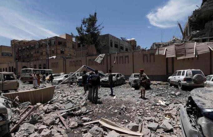 也门政府军与胡塞武装交火至少6人死亡