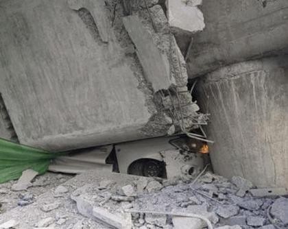 泰国曼谷高架桥倒塌造成2人死亡，13人受伤