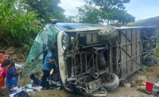 越南一旅游客车侧翻 4名中国公民身亡