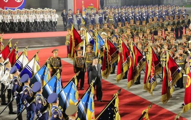 朝鲜举行盛大阅兵式 庆祝祖国解放战争胜利70周年