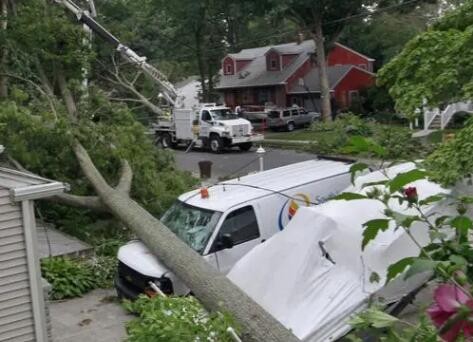 美国东部风暴致两人死亡　大量航班取消、用户断电
