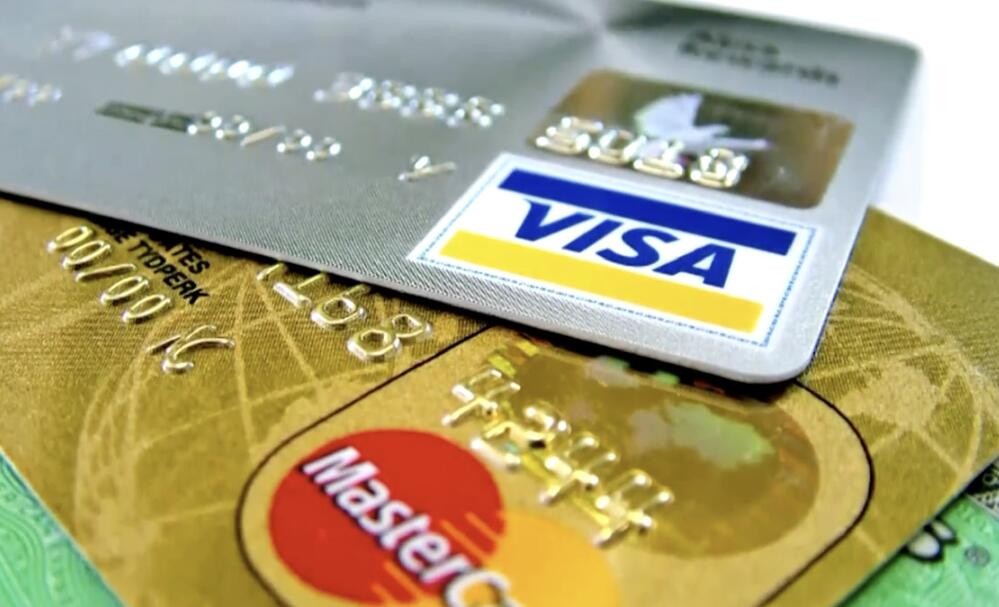 调查显示：美国人信用卡债务首次突破1万亿美元