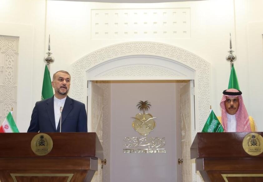沙特和伊朗外长强调加强两国关系有利于地区和平与安全