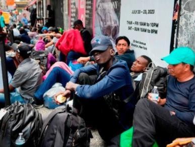 美国移民危机肆虐 纽约市长称纽约将迎来“财政海啸”