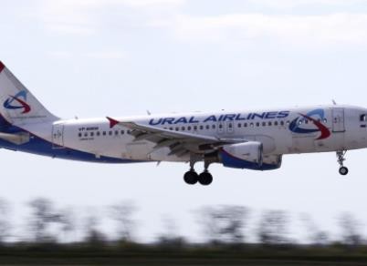 俄罗斯一架载159人客机在新西伯利亚地区紧急迫降