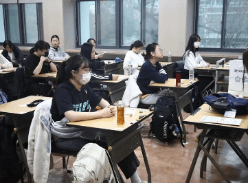 韩国高考交卷铃提前90秒响起 考生起诉政府索赔