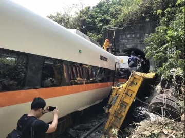 台铁出轨事故致48死198伤 仍有7大疑点待厘清