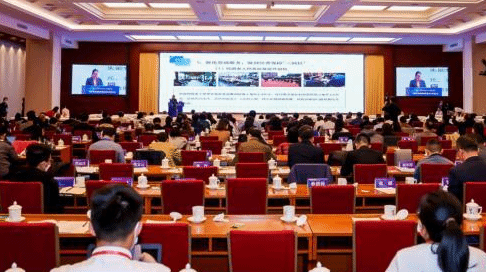 中国老年人口数量20年间自10.2%升至18.7%