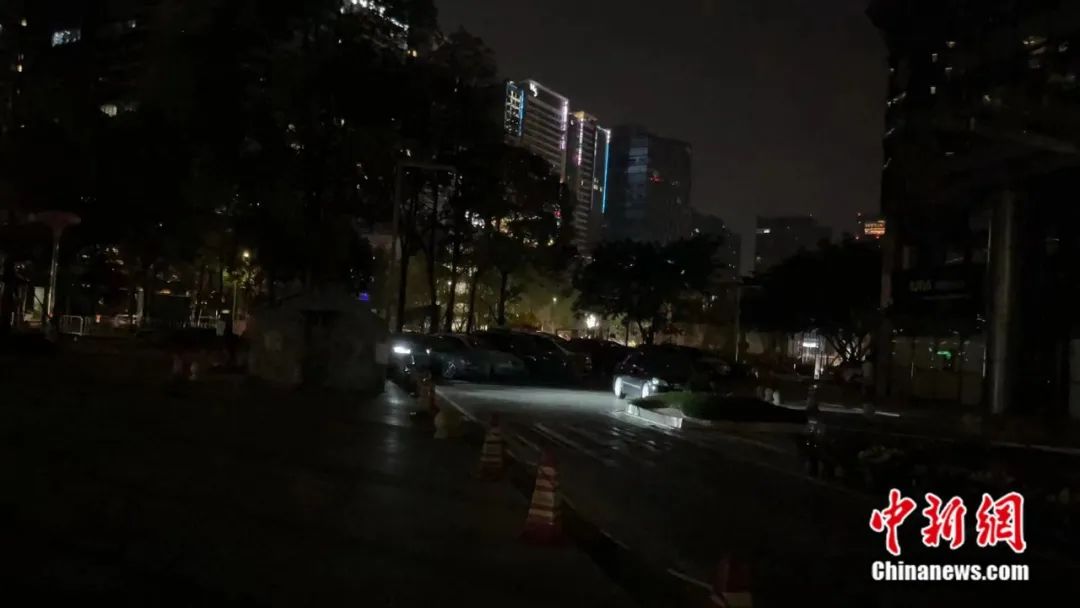 图片成都部分地区减少路灯照明。贺劭清 摄 图片成都部分地区减少路灯照明。贺劭清 摄