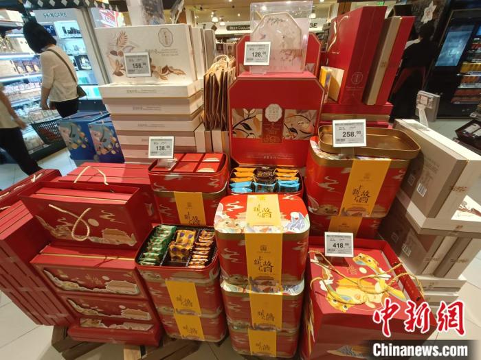 北京SKP售卖的月饼礼盒。 左雨晴 摄 北京SKP售卖的月饼礼盒。 左雨晴 摄