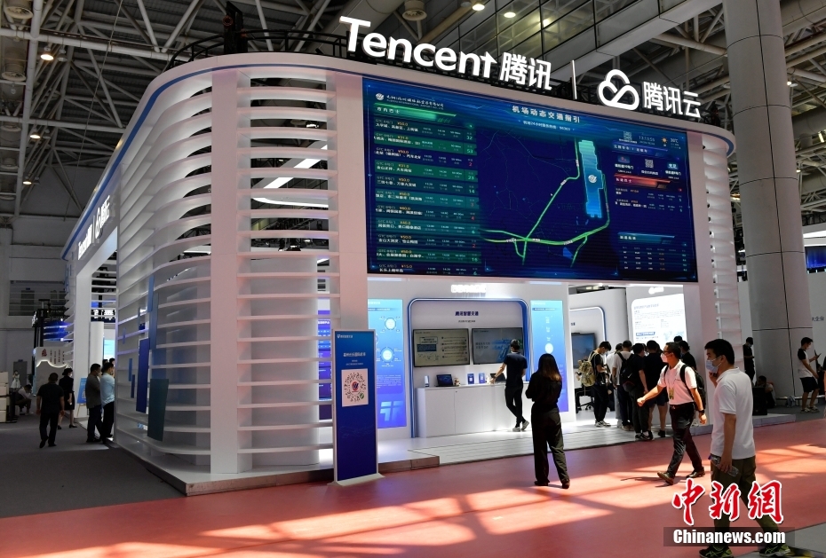 资料图为福州一展会上的腾讯展馆吸引市民参观。 <a target='_blank' href='/'>中新社</a>记者 吕明 摄 资料图为福州一展会上的腾讯展馆吸引市民参观。 <a target='_blank' href='/'>中新社</a>记者 吕明 摄
