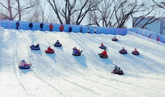 各地雪场冰场开门营业 大众充分享受冰雪运动乐趣