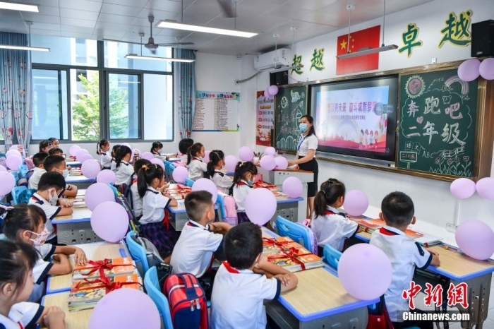 资料图:学生开学返校上课。 <a target='_blank' href='/'>中新社</a>记者 骆云飞 摄 资料图:学生开学返校上课。 <a target='_blank' href='/'>中新社</a>记者 骆云飞 摄