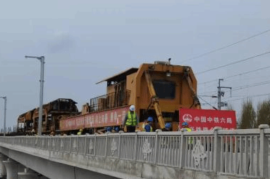 津兴铁路正线铺轨工程全线贯通 距开通运营又近一步