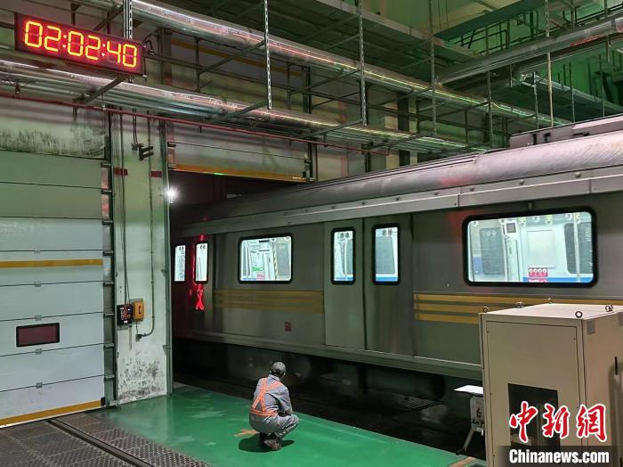 北京地铁全网线日客运量突破1238万人次