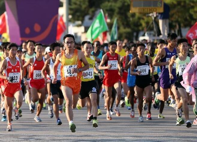 马拉松“跑圈”快速回暖 体育经济打开消费新场景