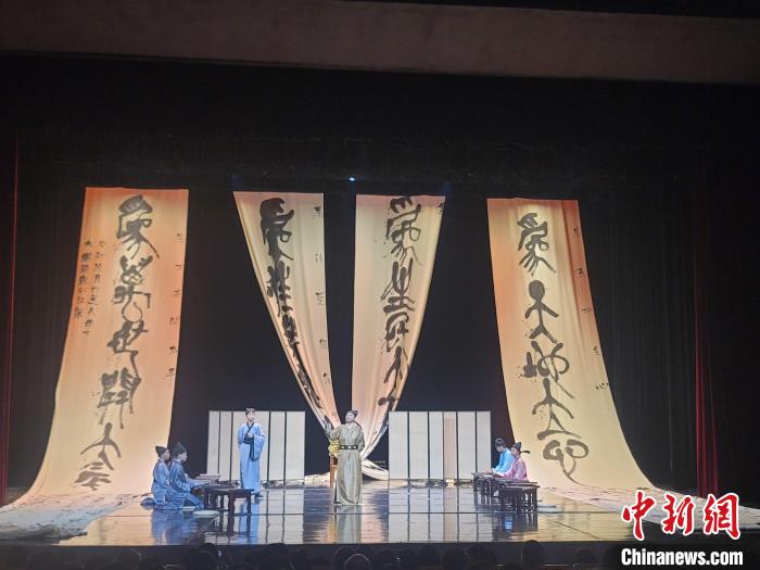 大型原创历史舞台剧《大儒张载》公演。 阿琳娜 摄 大型原创历史舞台剧《大儒张载》公演。 阿琳娜 摄