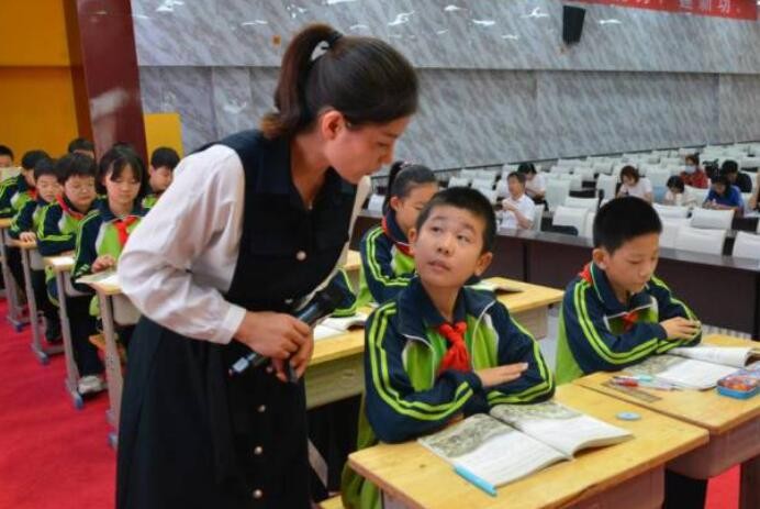 教育部实施国家优秀中小学教师培养计划