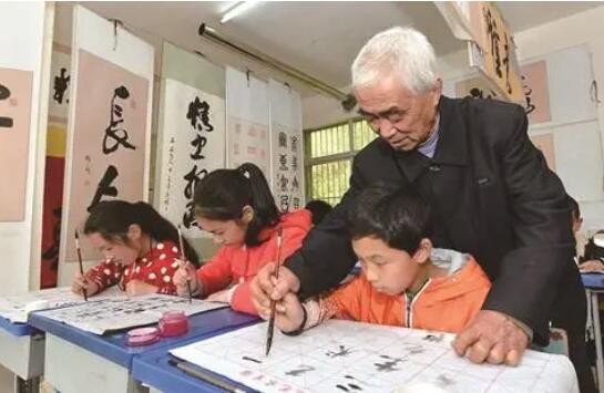 教育部：“银龄讲学计划”2023年计划招募6000名讲学教师