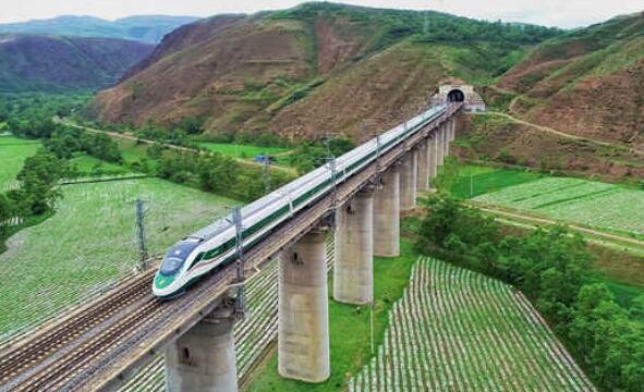 1至7月全国铁路完成固定资产投资3713亿元 同比增长7%