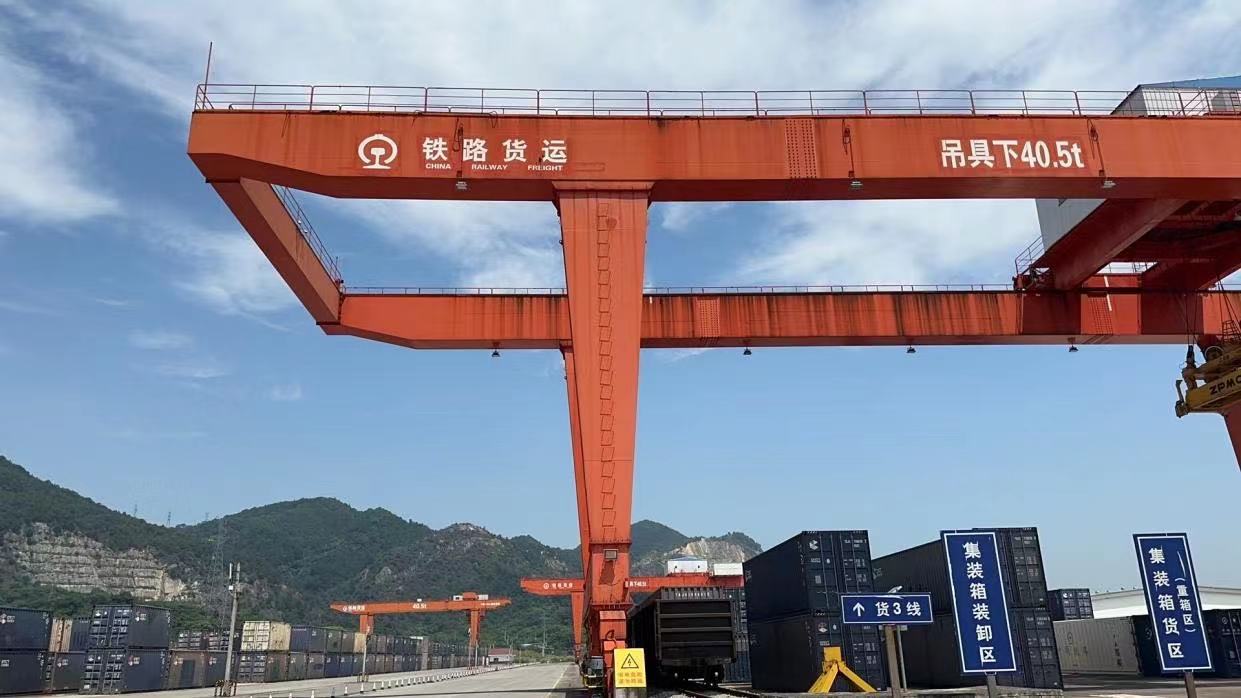 小南垭铁路物流中心。人民网王绍绍摄