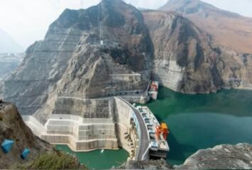 长江干流6座梯级电站单日发电今年首超10亿千瓦时