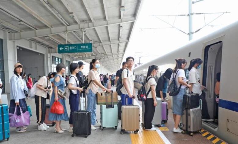 中国铁路南宁局加开30趟夜间高速动车组列车