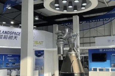 全球首款成功入轨的液氧甲烷火箭模型亮相国际宇航大会