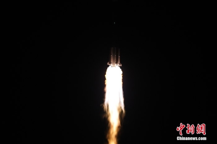 北京时间2023年11月9日19时23分,我国在西昌卫星发射中心使用长征三号乙运载火箭,成功将中星6E卫星发射升空,卫星顺利进入预定轨道,发射任务获得圆满成功。此次任务是长征系列运载火箭第496次飞行。图为发射现场。照片:陈昊杰 邱立军 北京时间2023年11月9日19时23分,我国在西昌卫星发射中心使用长征三号乙运载火箭,成功将中星6E卫星发射升空,卫星顺利进入预定轨道,发射任务获得圆满成功。此次任务是长征系列运载火箭第496次飞行。图为发射现场。照片:陈昊杰 邱立军