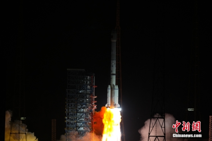 北京时间2023年11月9日19时23分,我国在西昌卫星发射中心使用长征三号乙运载火箭,成功将中星6E卫星发射升空,卫星顺利进入预定轨道,发射任务获得圆满成功。此次任务是长征系列运载火箭第496次飞行。图为发射现场。照片:陈昊杰 邱立军 北京时间2023年11月9日19时23分,我国在西昌卫星发射中心使用长征三号乙运载火箭,成功将中星6E卫星发射升空,卫星顺利进入预定轨道,发射任务获得圆满成功。此次任务是长征系列运载火箭第496次飞行。图为发射现场。照片:陈昊杰 邱立军