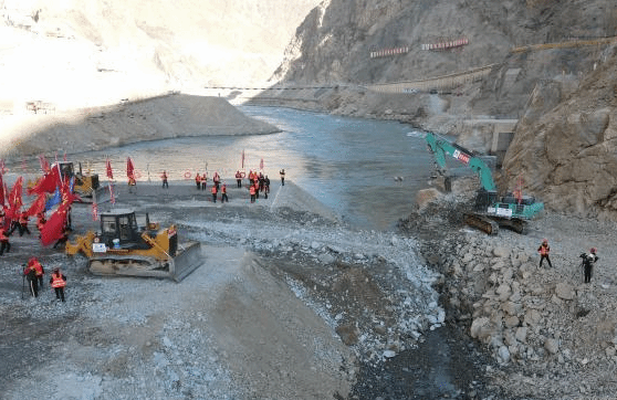 中国在建装机容量最大水电站实现大江截流
