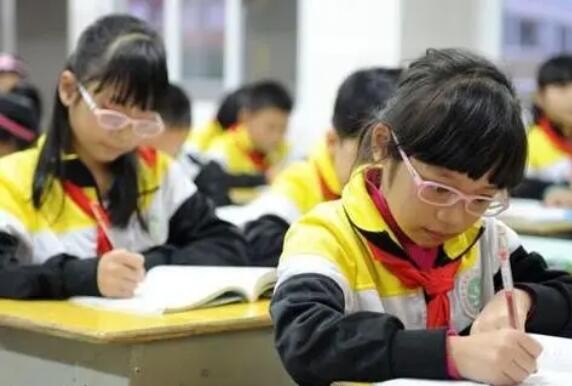 江苏要求学校与家长联手做好儿童青少年近视防控工作