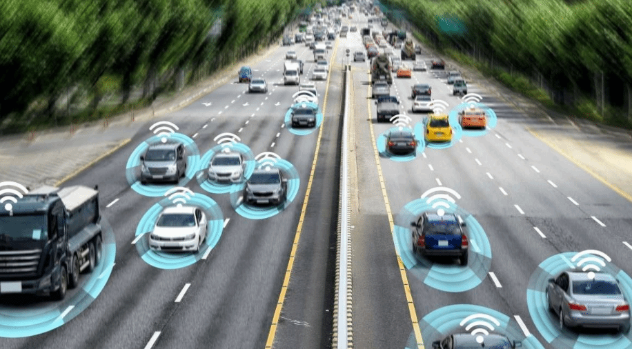 四部门：开展智能网联汽车准入和上路通行试点工作