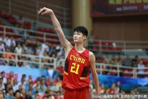 一人撑起一支队 他多像国青时代的周琦