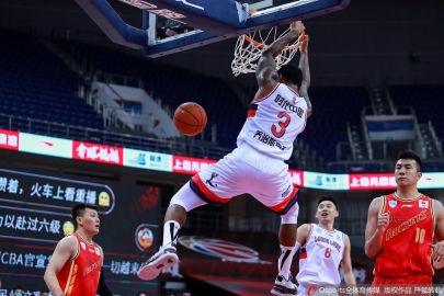 亨特47+12陈盈骏22分广州104-88八一 邹雨宸15+6