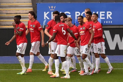 英超-红魔弃将送红点B费进球 曼联2-0夺第三