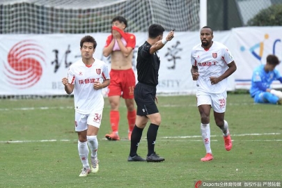 中甲—龙戴帽亚泰4-1新疆 王晓龙首球成都1-0胜