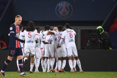 法甲-内马尔伤退 后防失误送礼 巴黎0-1里昂